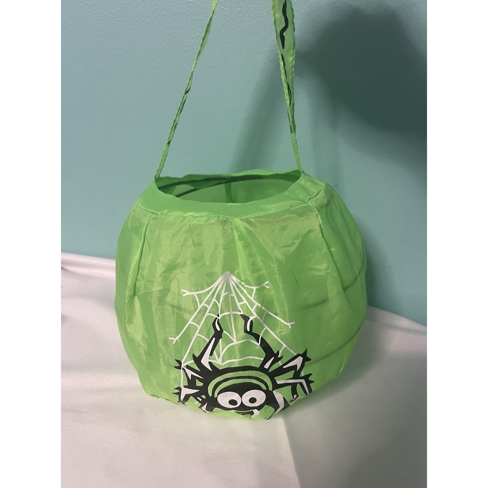 Halloween Jack O Lantern or Treat Collapsible Candy Bag - Easy To Store Bun P